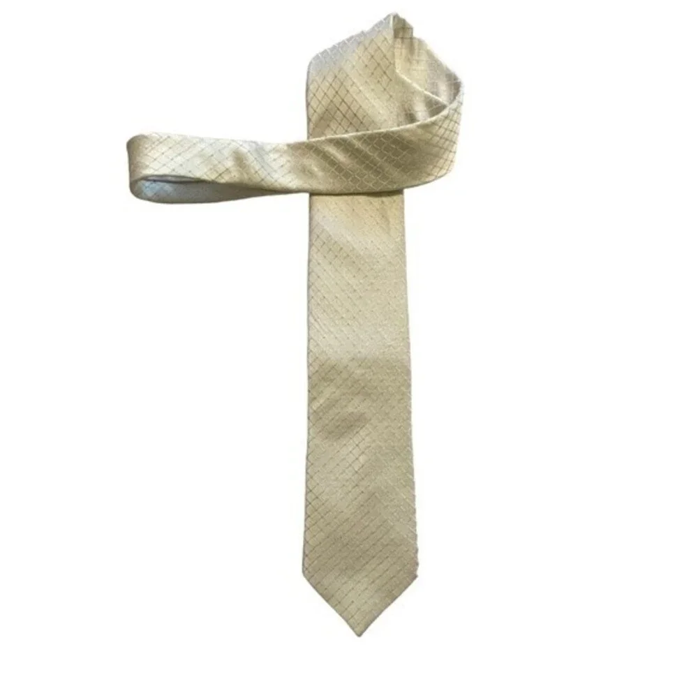 Donald J. Trump Signature Collection White Silk Diamond Tie